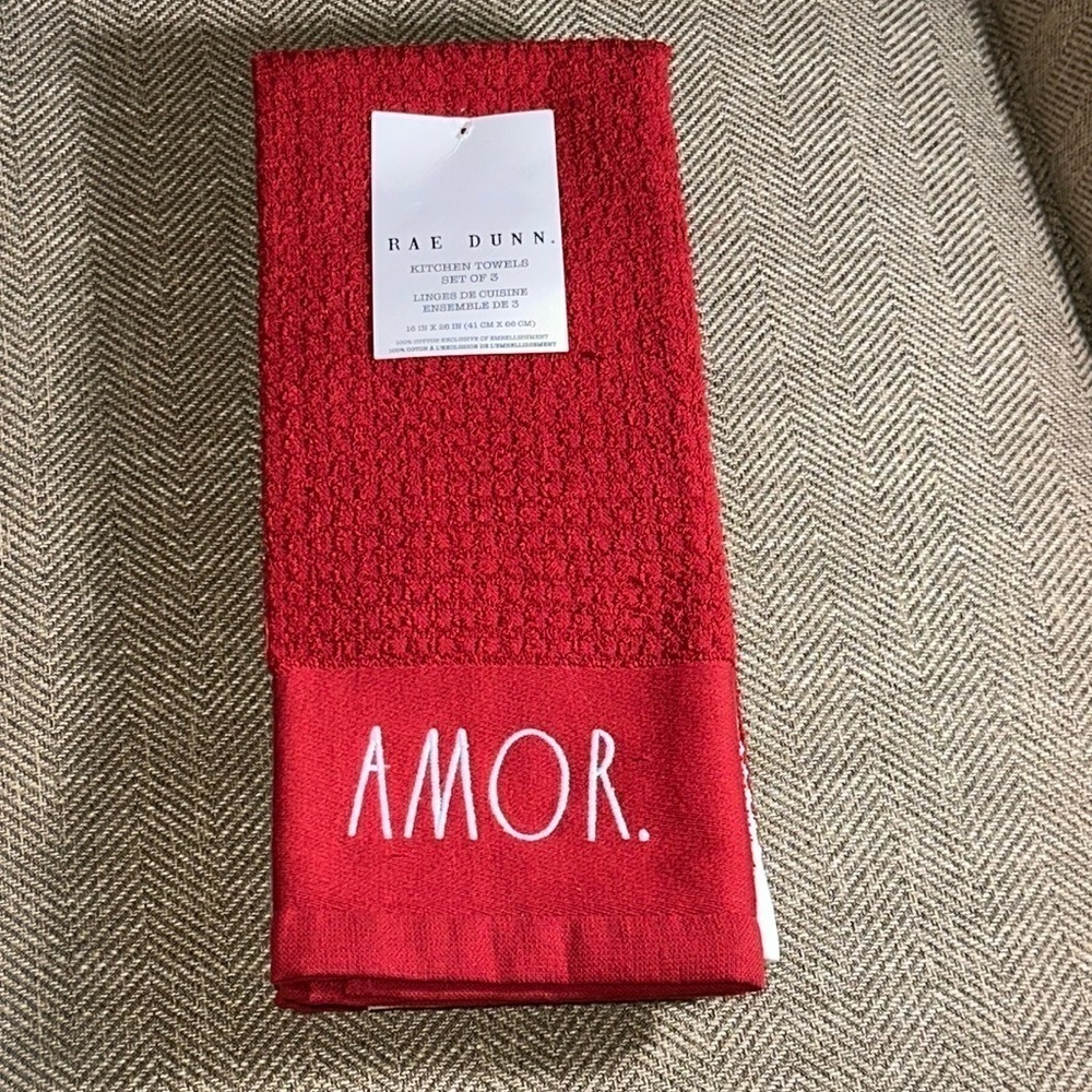 Sale NWT RAE DUNN Home/Dining/Kitchen Hand Towels White/Red Abrazos/Besos/Amor
